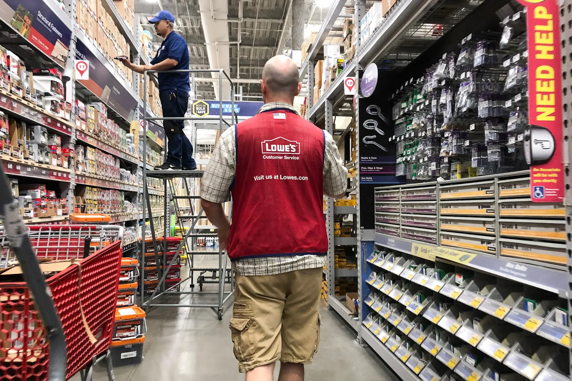 How does Lowe's AI partnership revolutionize shopping?